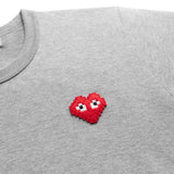 Play Comme des Garçons x Invader T-Shirt -Grau / gesticktes Herz in Rot