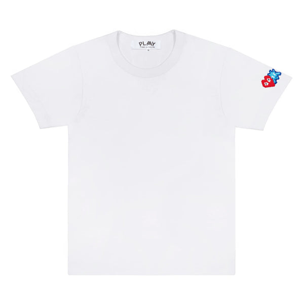 Play Comme des Garçons x Invader T-Shirt - Weiß / rotes Herz Logo / blaues Invader-Symbol