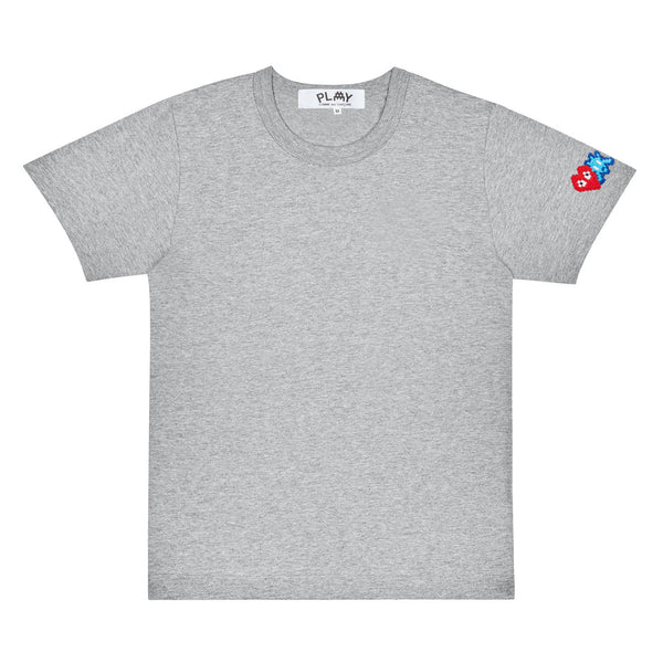 Play Comme des Garçons x Invader T-Shirt - Grau / rotes Herz Logo / blaues Invader-Symbol