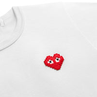 Play Comme des Garçons x Invader T-Shirt - Weiß / rotes Herz Logo